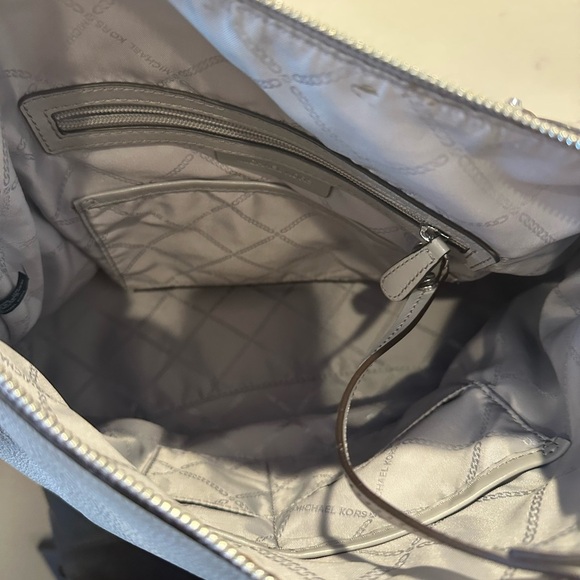 Michael Kors Gray Leather Shoulder Bag preowned - Picture 6 of 8